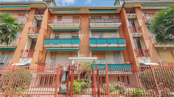 2 LOCALI AFFITTATO FINO AL 2028