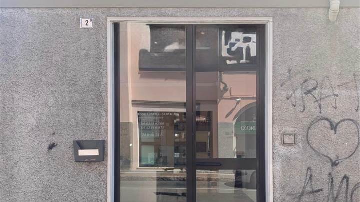 2 VETRINE SU STRADA IN PIENO CENTRO 