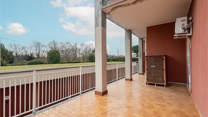 BILOCALE CON TERRAZZO