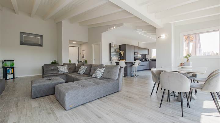 ATTICO CON TERRAZZO