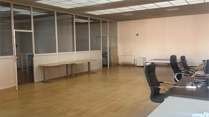 UFFICIO 130MQ CON POSTI AUTO