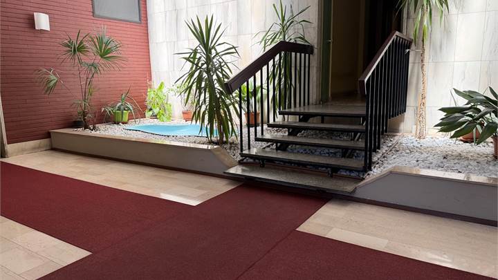 MONOLOCALE AMPIO E LUMINOSO CON TERRAZZO – ULTIMO PIANO – MM GIALLA SOTTO CASA