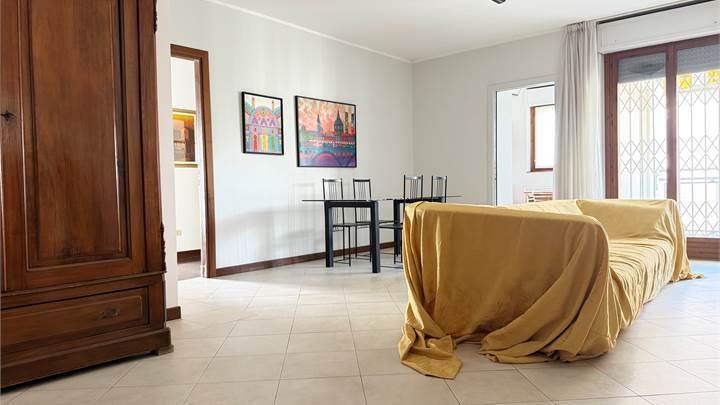 QUADRILOCALE PIANO ALTO TERRAZZO 